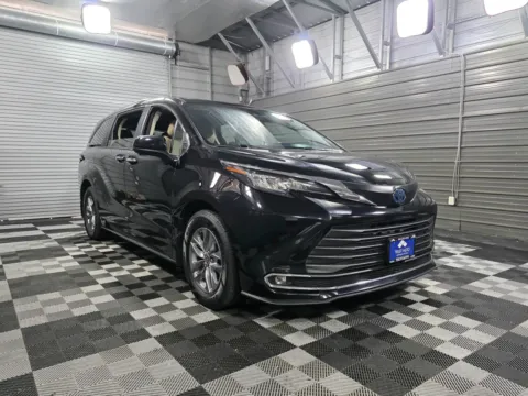 Another view of 2022 Toyota Sienna XLE for sale in Sykesville, MD at Trust Auto