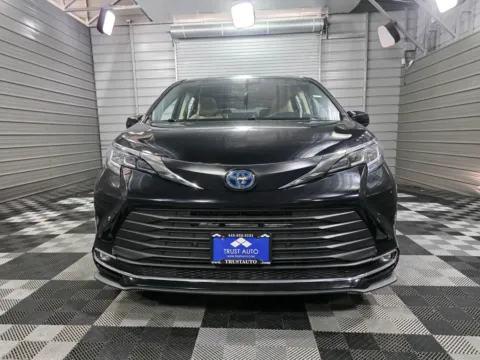 Photos of 2022 Toyota Sienna XLE for sale in Sykesville, MD at Trust Auto
