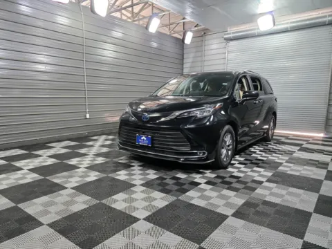 Green 2022 Toyota Sienna XLE for sale in Sykesville, MD