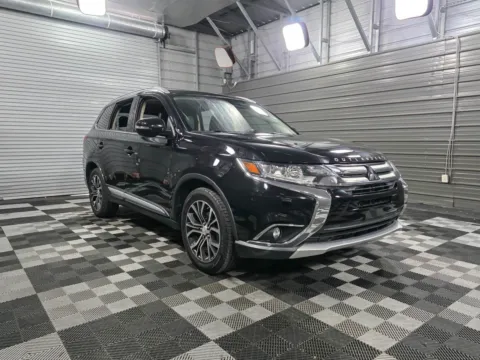 More photos of 2017 Mitsubishi Outlander SEL SUV w/Touring Pkg at Trust Auto, MD