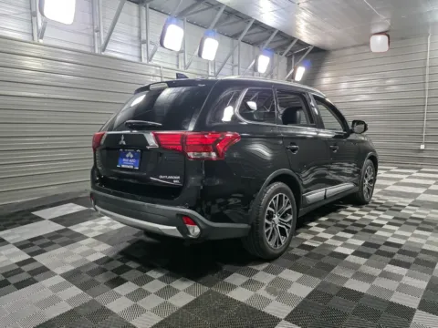 More photos of 2017 Mitsubishi Outlander SEL SUV w/Touring Pkg at Trust Auto, MD