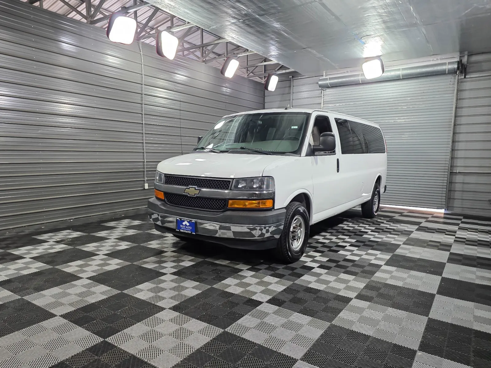 Blue 2018 Chevrolet Express Passenger LT for sale in Sykesville, MD