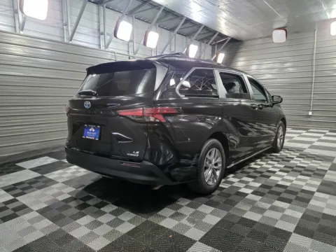 More photos of 2022 Toyota Sienna LE at Trust Auto, MD