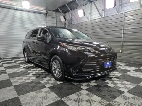 Another view of 2022 Toyota Sienna LE for sale in Sykesville, MD at Trust Auto