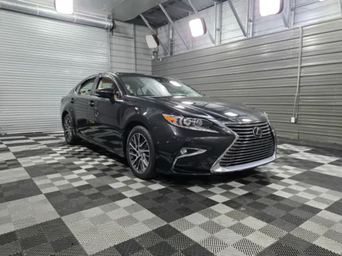 More photos of 2017 Lexus ES 350 4-Door Sedan w/Luxury Pkg at Trust Auto, MD