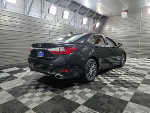 More photos of 2017 Lexus ES 350 4-Door Sedan w/Luxury Pkg at Trust Auto, MD