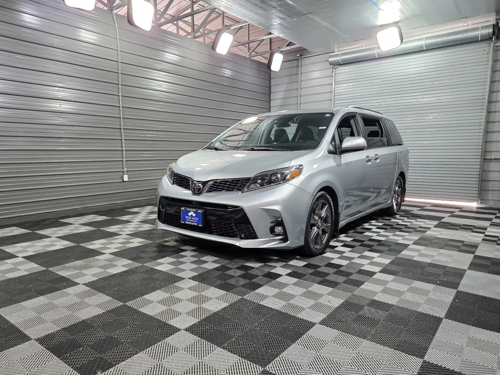 Red 2019 Toyota Sienna SE for sale in Sykesville, MD