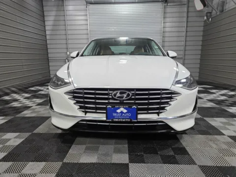 More photos of 2022 Hyundai Sonata Hybrid Limited Sedan at Trust Auto, MD