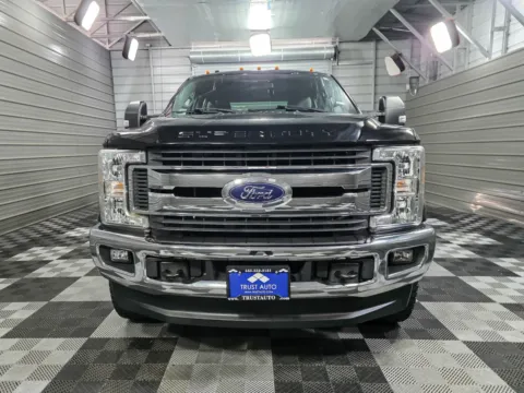 Another view of 2017 Ford Super Duty F-250 XLT 4WD Crew Cab 6.2L EFI V8 Pickup Truck for sale in Sykesville, MD at Trust Auto