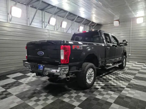 More photos of 2017 Ford Super Duty F-250 XLT 4WD Crew Cab 6.2L EFI V8 Pickup Truck at Trust Auto, MD