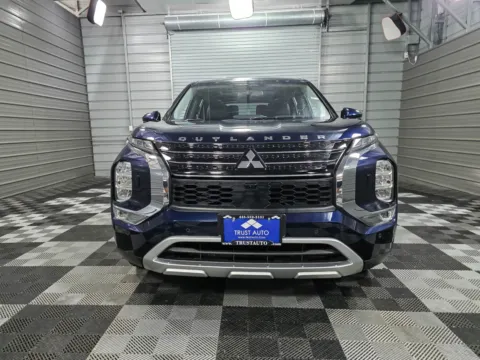 Photos of 2025 Mitsubishi Outlander Plug-In Hybrid SE for sale in Sykesville, MD at Trust Auto