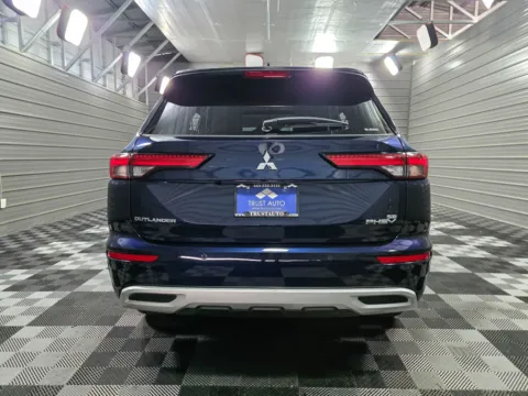 More photos of 2025 Mitsubishi Outlander Plug-In Hybrid SE at Trust Auto, MD