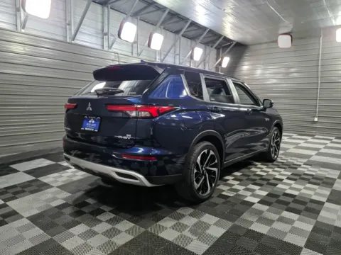 More photos of 2025 Mitsubishi Outlander Plug-In Hybrid SE at Trust Auto, MD