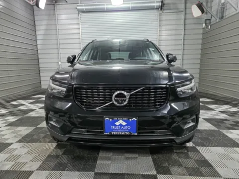 Photos of 2019 Volvo XC40 R-Design for sale in Sykesville, MD at Trust Auto