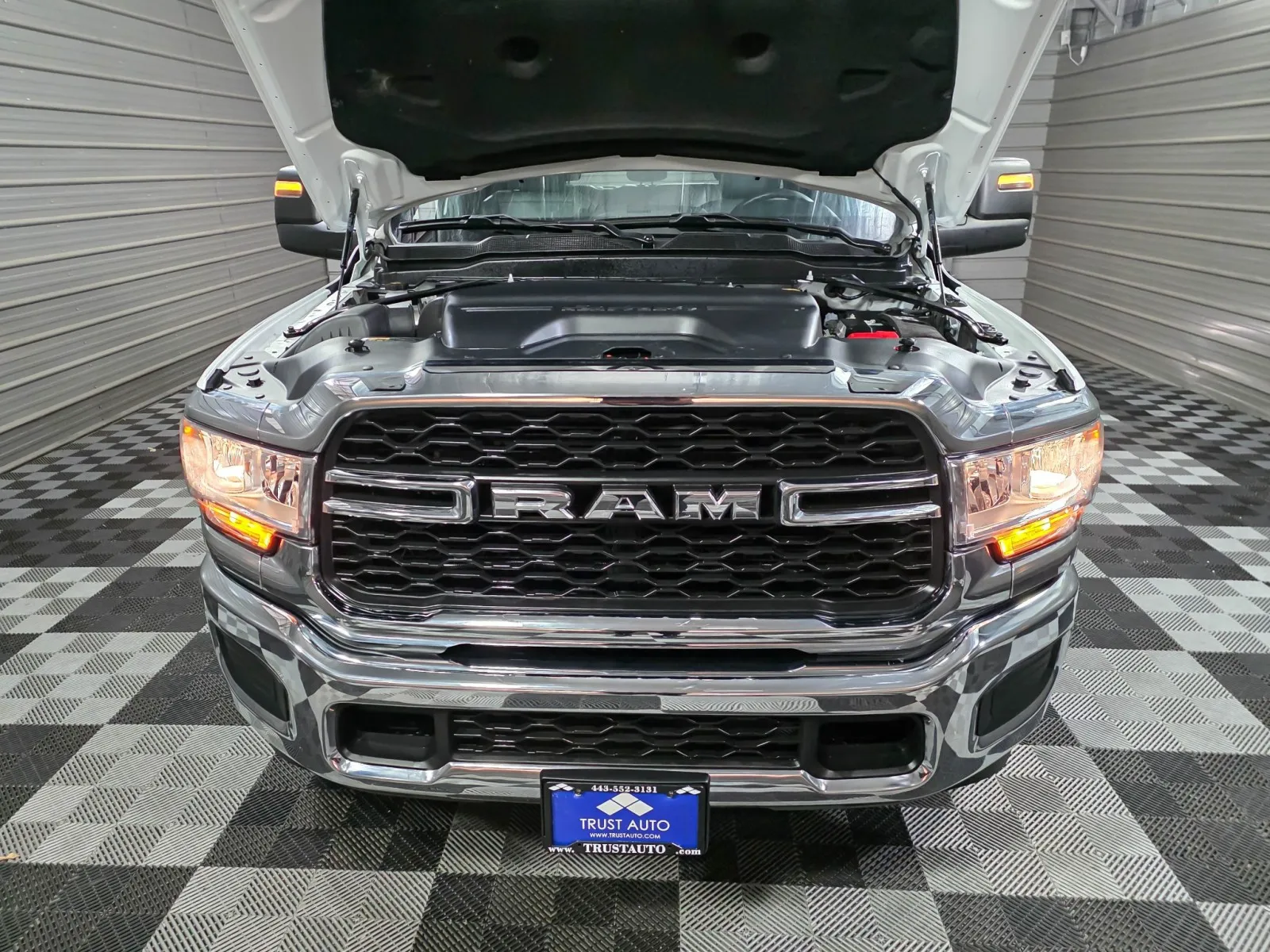 More photos of 2024 Ram 2500 Tradesman 4WD Crew Cab 8FT Bed 6-Pass Pickup Truck w/Chrome Appearance Pkg at Trust Auto, MD