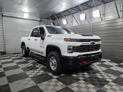 More photos of 2024 Chevrolet Silverado 2500HD Custom 4WD Crew Cab 6-Pass 6.6L V8 Pickup Truck w/Convenience Pkg at Trust Auto, MD