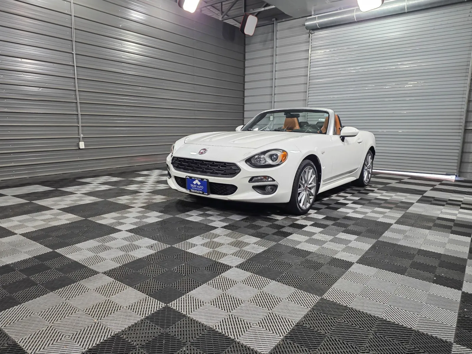 White 2018 FIAT 124 Spider Lusso for sale in Sykesville, MD