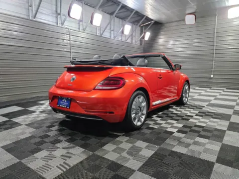 More photos of 2019 Volkswagen Beetle SE Soft-Top Convertible w/Premium Pkg at Trust Auto, MD