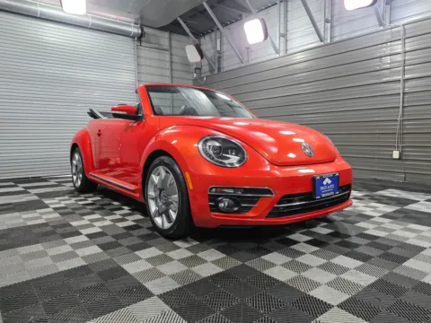 More photos of 2019 Volkswagen Beetle SE Soft-Top Convertible w/Premium Pkg at Trust Auto, MD