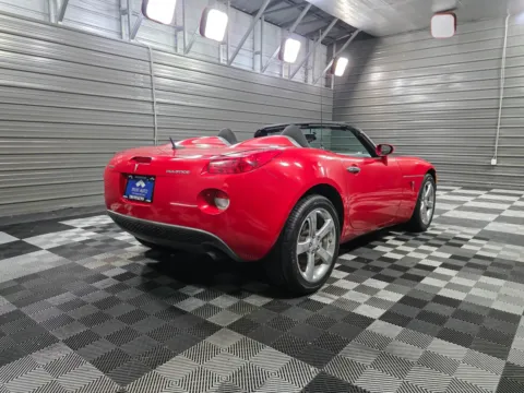 More photos of 2008 Pontiac Solstice 5-Speed Manual Soft-Top Convertible at Trust Auto, MD