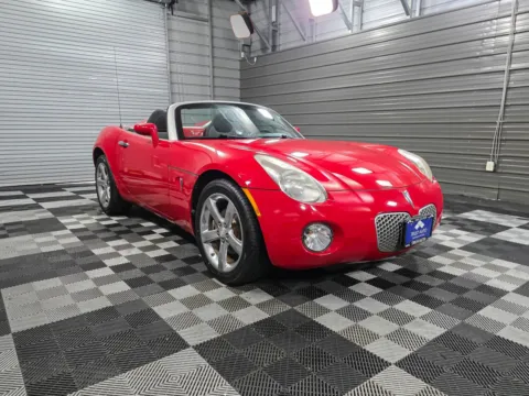 More photos of 2008 Pontiac Solstice 5-Speed Manual Soft-Top Convertible at Trust Auto, MD