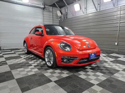 More photos of 2019 Volkswagen Beetle SE Hatchback w/Premium Pkg at Trust Auto, MD