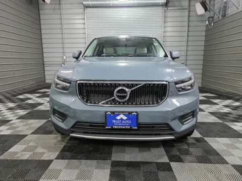 Another view of 2020 Volvo XC40 Momentum AWD SUV for sale in Sykesville, MD at Trust Auto