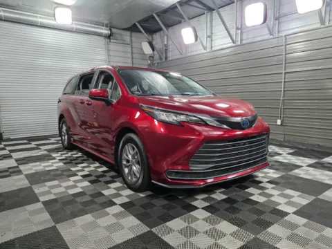 More photos of 2022 Toyota Sienna LE AWD 8-Passenger Hybrid Minivan/Van at Trust Auto, MD