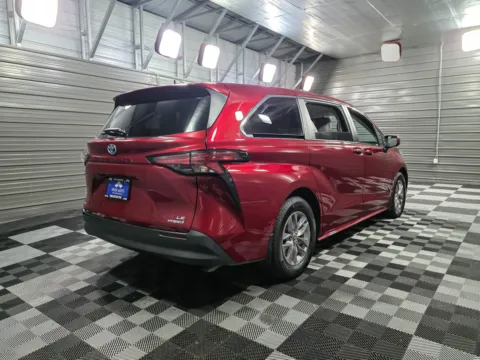 More photos of 2022 Toyota Sienna LE AWD 8-Passenger Hybrid Minivan/Van at Trust Auto, MD
