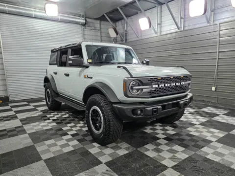 More photos of 2022 Ford Bronco Badlands 4WD Ecoboost Soft-Top SUV w/Sasquatch/Equipment Group Pkgs at Trust Auto, MD