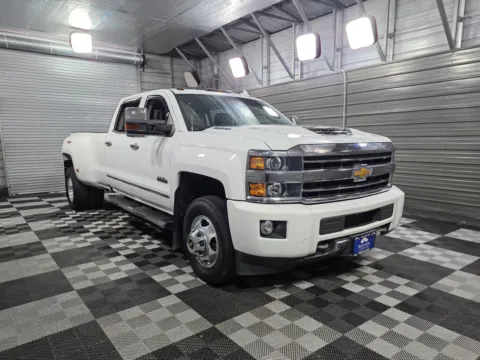 More photos of 2019 Chevrolet Silverado 3500HD DRW High Country 4WD Crew Cab Dually 8FT Bed Duramax Diesel Pickup Truck w/Plus Pkg at Trust Auto, MD