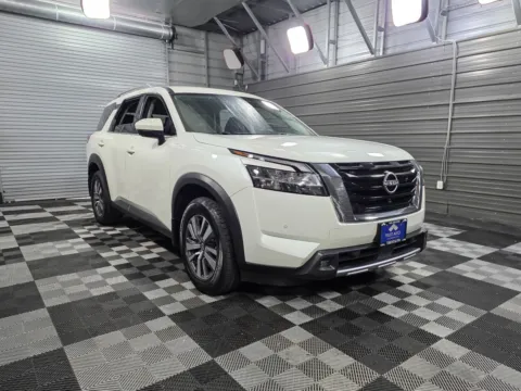 More photos of 2022 Nissan Pathfinder SL 4WD 8-Passenger SUV at Trust Auto, MD
