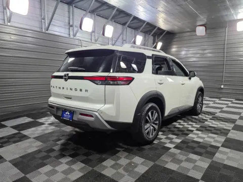 More photos of 2022 Nissan Pathfinder SL 4WD 8-Passenger SUV at Trust Auto, MD