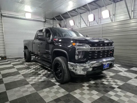More photos of 2022 Chevrolet Silverado 3500HD LT 4WD Crew Cab 6-Pass Long Bed Duramax Diesel Pickup Truck w/Convenience Pkg at Trust Auto, MD