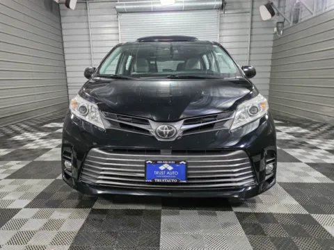 Photos of 2018 Toyota Sienna XLE Premium 8-Passenger Minivan/Van for sale in Sykesville, MD at Trust Auto