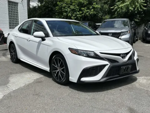 White 2021 Toyota Camry SE for sale in Great Neck, NY