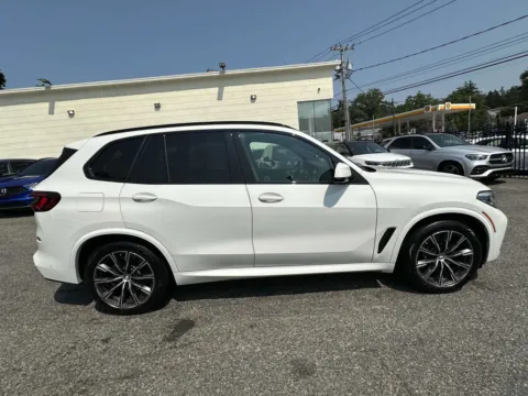 Photos of 2021 BMW X5 xDrive40i M-Sport for sale in Great Neck, NY at Prestige Motors