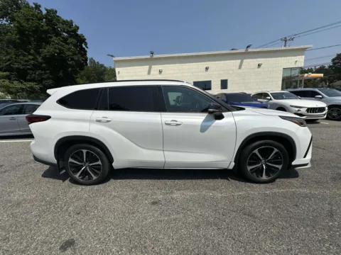 Photos of 2022 Toyota Highlander XSE AWD (Red Interior) for sale in Great Neck, NY at Prestige Motors
