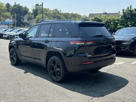 More photos of 2023 Jeep Grand Cherokee Altitude at Prestige Motors, NY