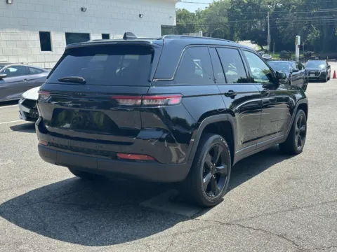 Another view of 2023 Jeep Grand Cherokee Altitude for sale in Great Neck, NY at Prestige Motors