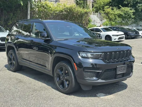 Black 2023 Jeep Grand Cherokee Altitude for sale in Great Neck, NY