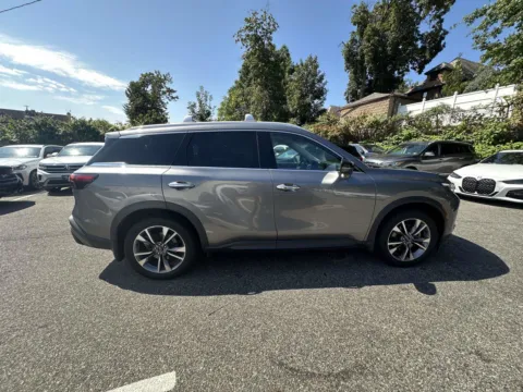 Photos of 2023 INFINITI QX60 LUXE for sale in Great Neck, NY at Prestige Motors