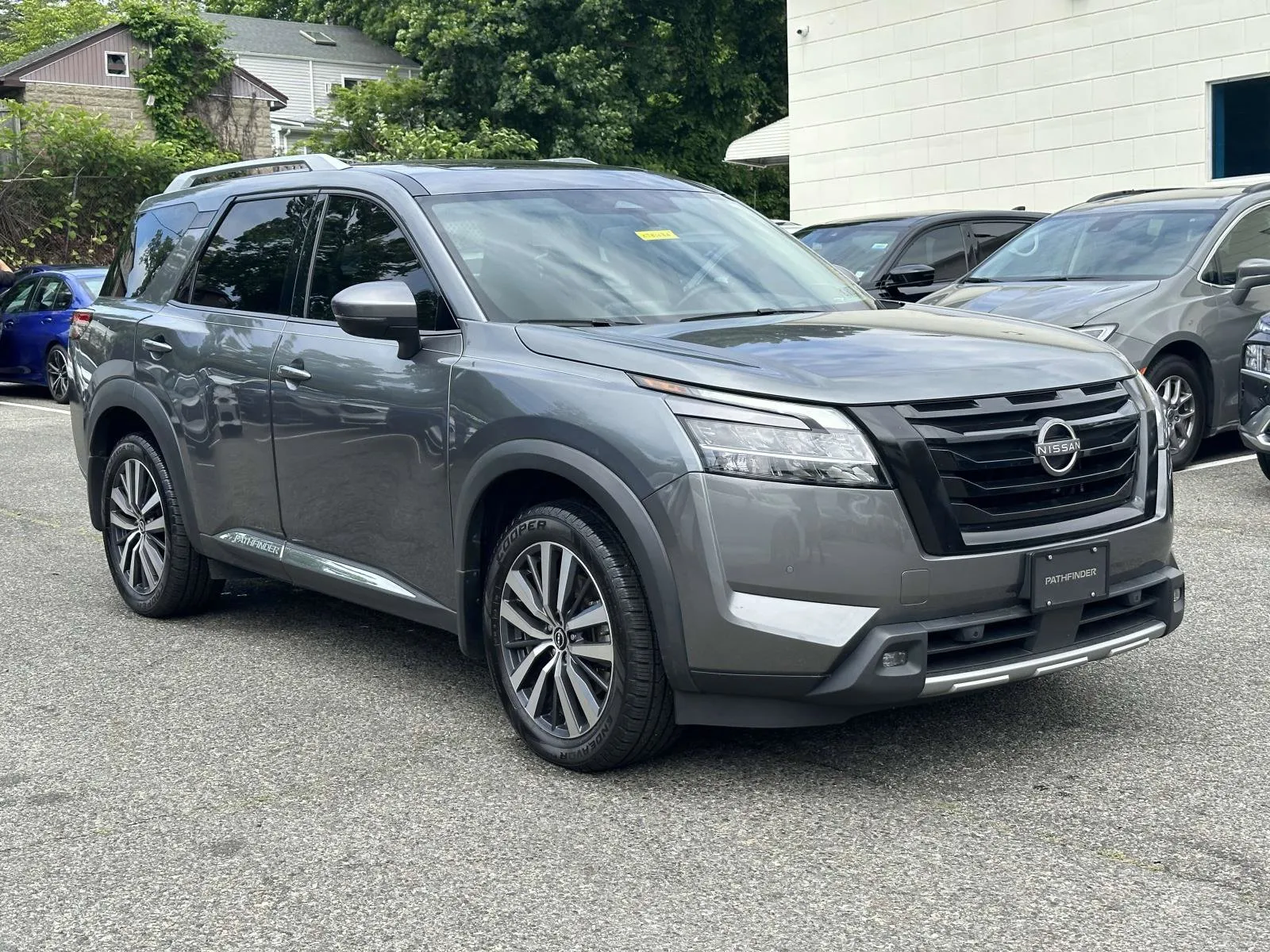 Gray 2022 Nissan Pathfinder Platinum for sale in Great Neck, NY
