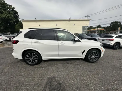Photos of 2022 BMW X5 xDrive40i M-Sport for sale in Great Neck, NY at Prestige Motors