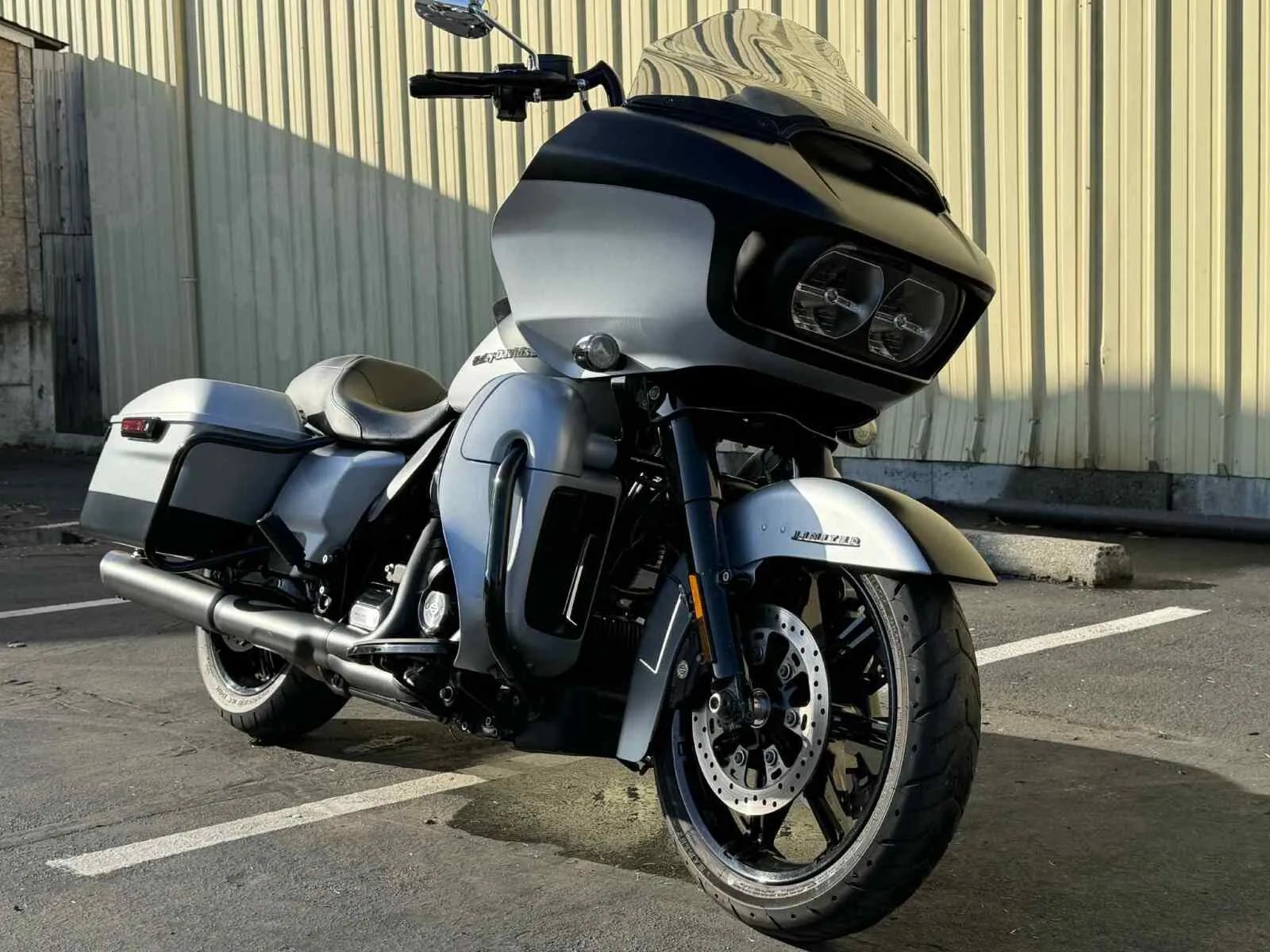 Photos of 2020 Harley-Davidson Road Glide Limited for sale in Tacoma, WA at Goodfellas Motor Company