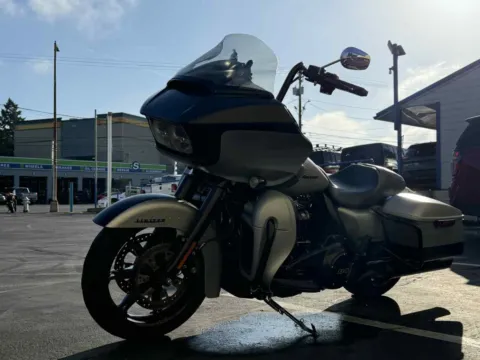 Another view of 2020 Harley-Davidson Road Glide Limited for sale in Tacoma, WA at Goodfellas Motor Company
