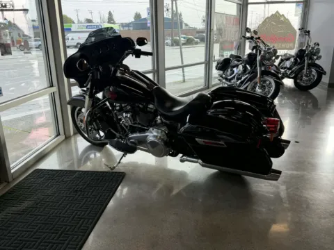 Photos of 2022 Harley-Davidson Electra Glide Standard for sale in Tacoma, WA at Goodfellas Motor Company