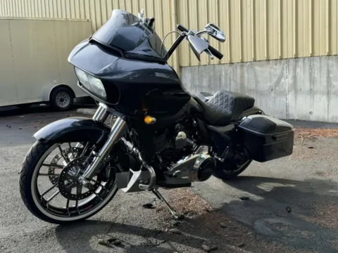 More photos of 2019 Harley-Davidson Road Glide CVO Road Glide at Goodfellas Motor Company, WA