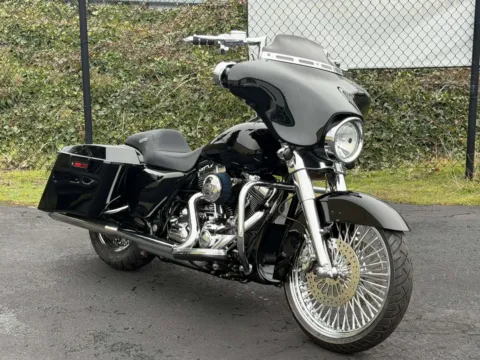 Photos of 2009 Harley-Davidson Street Glide for sale in Tacoma, WA at Goodfellas Motor Company
