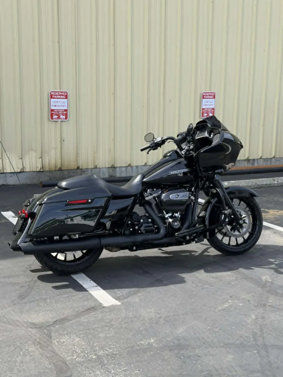 Photos of 2018 Harley-Davidson Road Glide Special for sale in Tacoma, WA at Goodfellas Motor Company